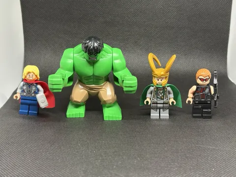 LEGO Hulk's Helicarrier Breakout 6868 Marvel Complete Minifigures Only