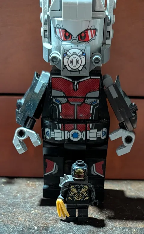 LEGO Marvel Giant Ant-Man Marvel Figure 76051 Giant Figure Outrider Fig Included