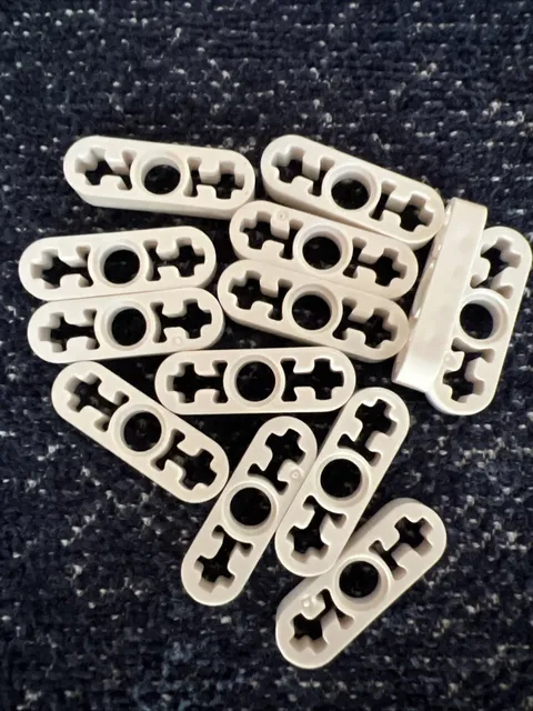 LEGO 6632 White Technic, Liftarm Thin 1 x 3 - Axle Holes 13 Pieces