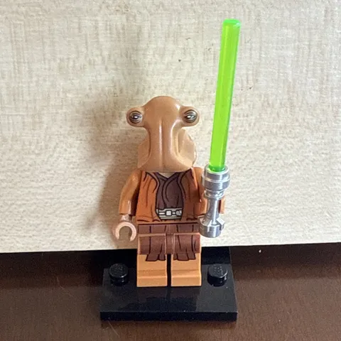 LEGO Star Wars Ithorian Jedi Master (  Noga-Ta) from set 75051