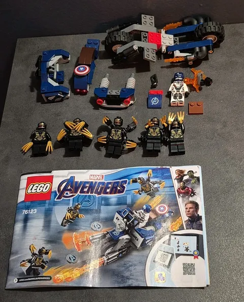LEGO Super Heroes: Captain America: Outriders Attack (76123) W/Instructions