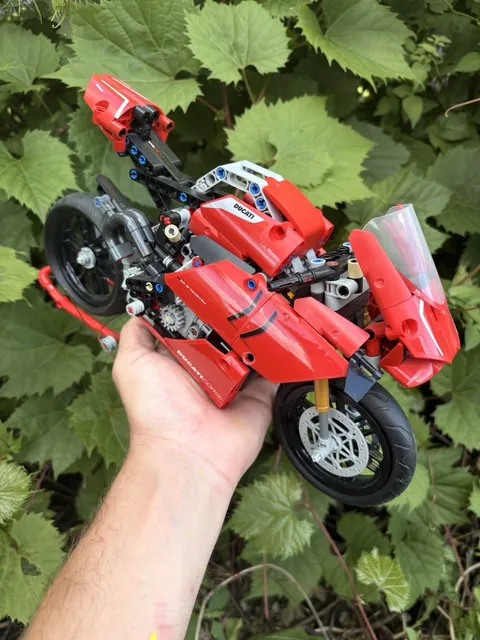LEGO TECHNIC: Ducati Panigale V4 R 42107 100% Complete No Manual/Box Assembled