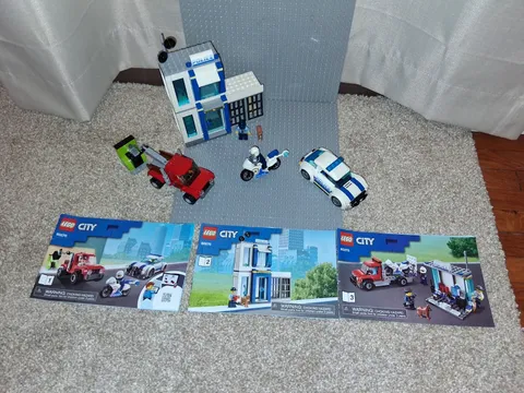 100% Complete LEGO City 60270 Police Brick Box W/instructions
