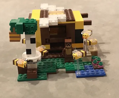 Lego Minecraft The Bee Cottage 21241