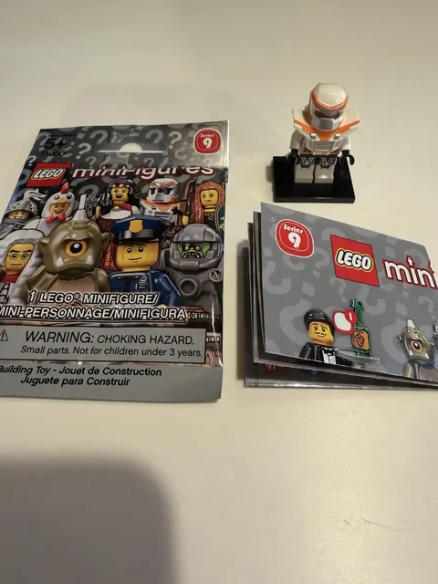 LEGO Series 9 Battle Mech Minifigure (71000)