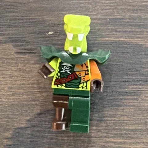 LEGO Minifigures Minifigure Green Snake/Serpent Head, Dark Green Legs, Cape