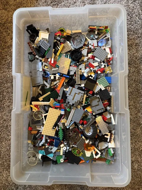 10lb Lego bulk bin- old and new Legos