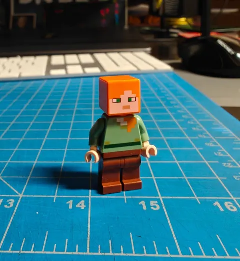 LEGO Minecraft Alex Minifigure MIN017 Minifig 21128