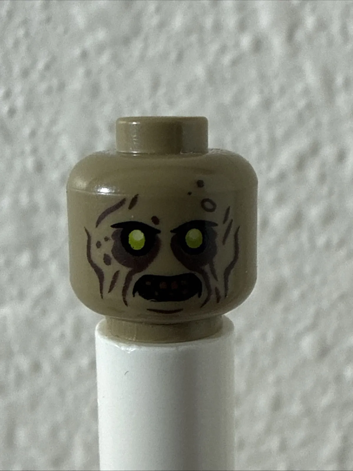 LEGO Minifigure Head Night Trooper Zombie Alien Lime Eyes Wrinkles Teeth