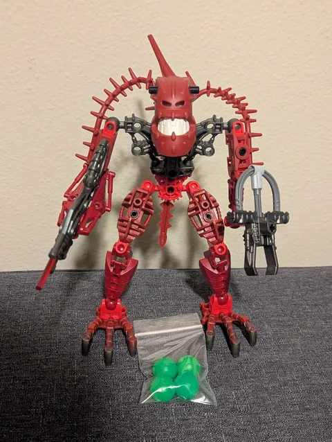 Complete no cracks/working light Lego Bionicle set 8901 Piraka Hakann