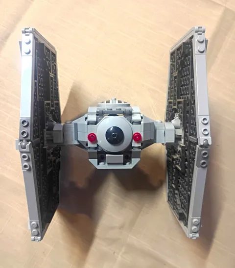 LEGO Star Wars TIE Fighter 9492 Episode IV 413 pcs w/ Minifigure Pilot