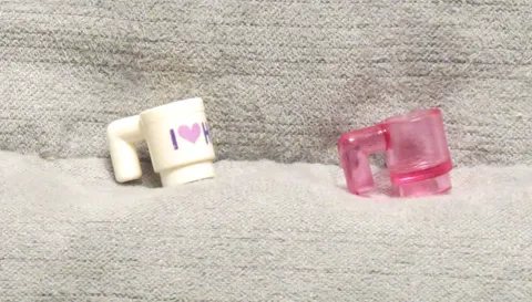 Lego lot of 2 Cups/White "I Love HLC" (3899pb007)/Translucent Pink (3899)