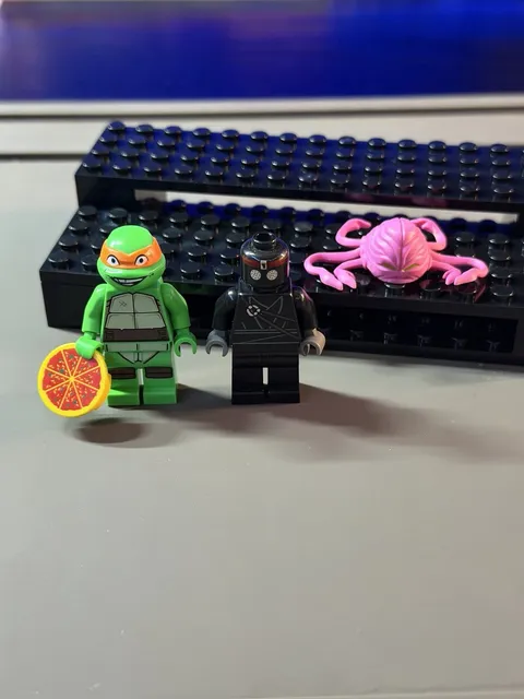 LEGO Teenage Mutant Ninja Turtles Lab Escape Minifigures Michelangelo Krang