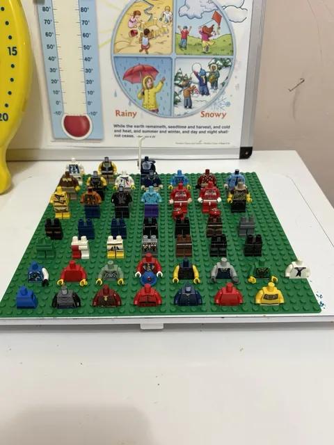 Lot Of Lego minifigures Parts Torsos Legs 