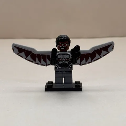 LEGO Marvel Falcon Minifigure (sh261) w/ Wings & 2 Black Blasters; 2016