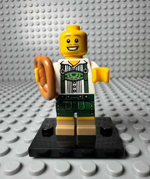 LEGO SERIES 8 MINIFIGURES -- LEDERHOSEN GUY MINIFIGURE MISSING HAT COL08-3