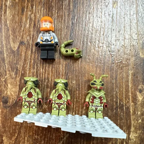 4 LEGO Galaxy Squad Mini-figures Lot