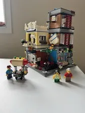 LEGO CREATOR: Townhouse Pet Shop & Café (31097)