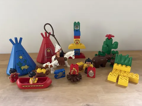 Vintage Duplo 2436 Big Chief  Brown Bear’s Camp Native American - 100% Complete