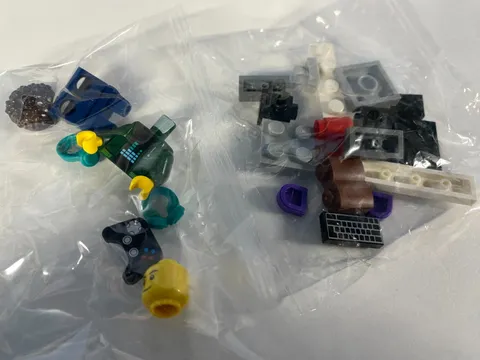 Lego Minifigure cty1685 Advent CITY Gamer Video 60381 w Computer Desk New Sealed