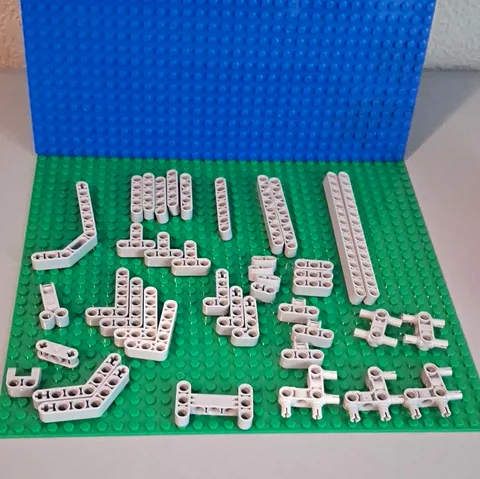 LEGO Technic Lot. Light Grey. 42 Pieces. Excellent Condition.