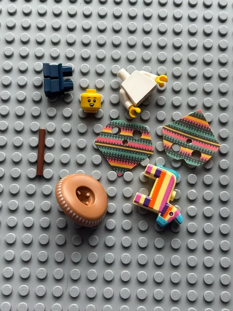 Lego Series 20 Minifigure Piñata Boy col20-1 Yellow/Pink/Purple Striped Horse
