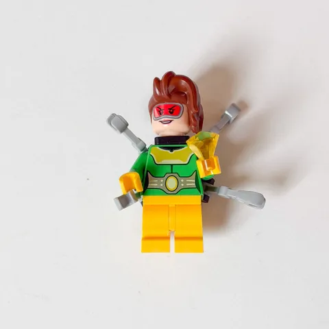 Lego Doc Ock 10783 Female Medium Legs Flat Silver Arms Super Heroes Minifigure