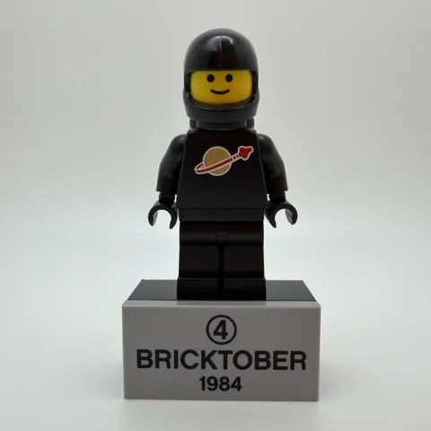 LEGO Bricktober 1984 Classic Black Space Man / Astronaut Minifigure MAGNET