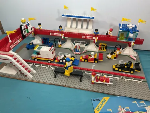 Vintage 1988 - Lego 6395 Victory Lap Raceway Track - Near Complete Race Car Set