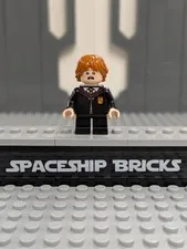 LEGO Minifigure Harry Potter hp444 Ron Weasley Gryffindor Robe Clasped Sweater