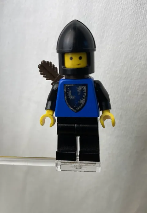 Lego Minifigure Black Falcon cas301 with Black Chin Guard Helmet / Quiver 1984 