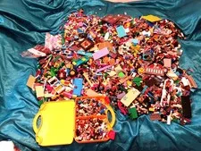 27 lbs LEGO Lot Assorted Pieces Bricks Parts minifigurines and figurine parts