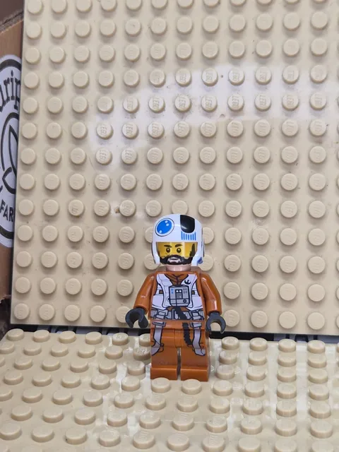 LEGO Star Wars Minifig sw1047 - Temmin 'Snap' Wexley - Light Scratches/No Cracks