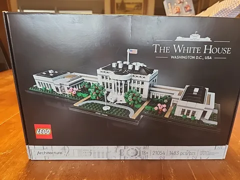 LEGO ARCHITECTURE: The White House (21054) New Sealed Retired Set