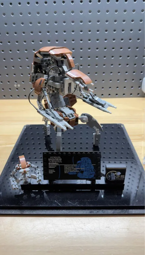 LEGO Star Wars: Droideka 75381 99 % Complete Set Loose Display Plate