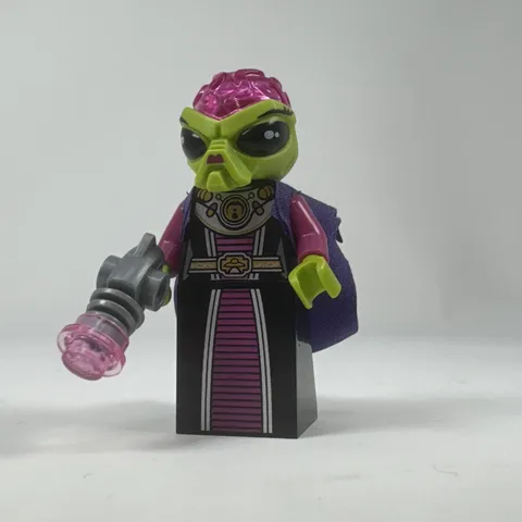 LEGO COLLECTIBLE MINIFIG SERIES 8 Mini-fig COL128 ALIEN VILLAINESS 2012 RETIRED
