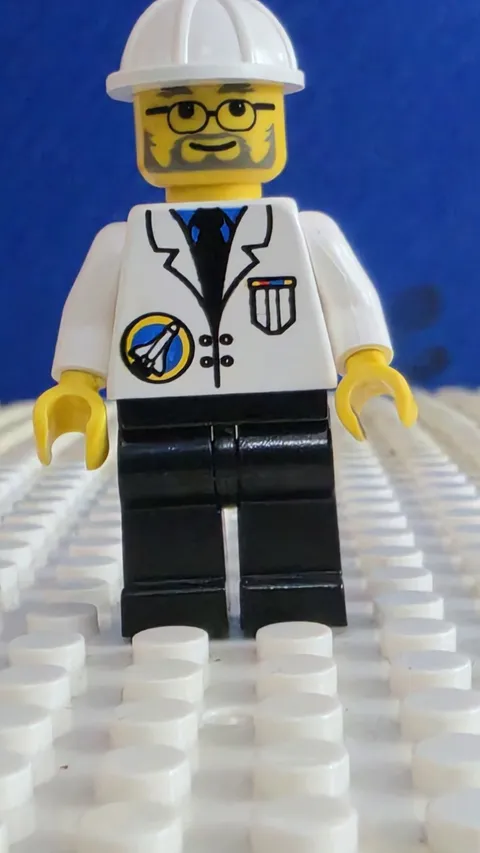 LEGO Space Port Scientist Minifigure White Helmet, Radio 6452 6455 6456 - SPP011