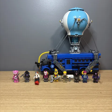 LEGO Fortnite Battle Bus 77073 Complete Set 954 pcs w/ Minifigures NO BOX