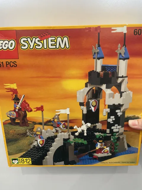 LEGO set 6078 Castle Royal Drawbridge 100% Complete with Instructions and box