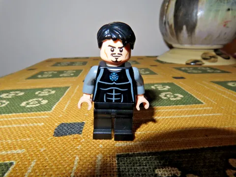LEGO TONY STARK MINIFIGURE AVENGERS SUPER HERO FIG RARE VERSION