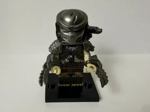 Lego PREDATOR Custom Printed Yautja Minifigure NEW w/ Accessories SHIPS SAME DAY