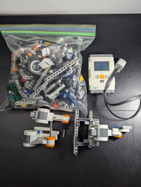 LEGO Mindstorms Nxt 2.0 (8547) Incomplete Set - Brick (Tested), Parts, Manual