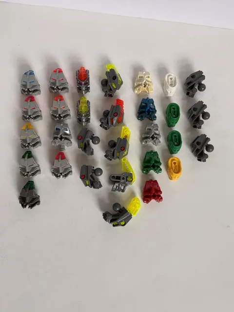 LEGO Bionicle Mixed Head Block Lot of 30- With and without eye stalks