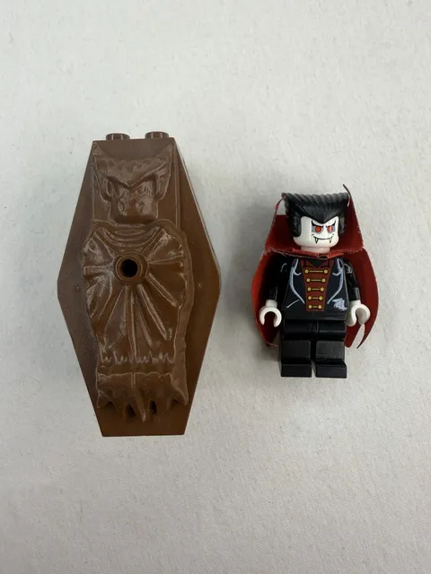 Lego Studios Vampire 1381 Dracula Minifigure + Coffin VERY GOOD CONDITION