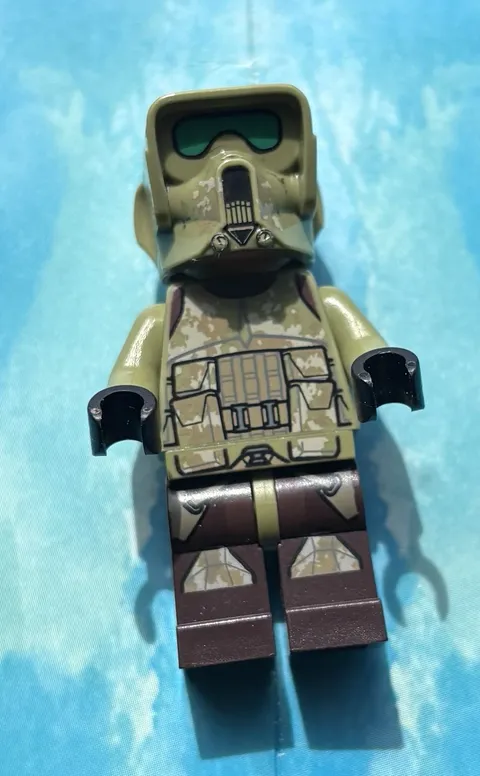 LEGO Minifigure Tan Camouflage Soldier - Hood/Helmet, Camo Torso, Brown Legs