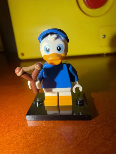 LEGO Dewey Duck ~ Disney Minifigure Series. 2 ~ 71024