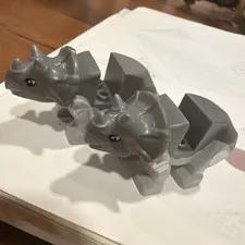 VTG Lego 2 Light Gray Dinosaur Triceratops Babies w/ Fixed Horns A29-29