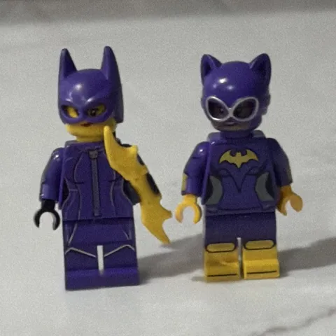 LEGO Batman Movie Batgirl minifigure lot of 2 purple suit w/ yellow accessory