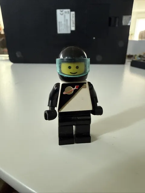 LEGO Futuron Astronaut Space Minifigure sp050 Black with White Helmet