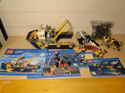 LEGO 60095 Deep Sea Incomplete Parts & Pieces Not Complete